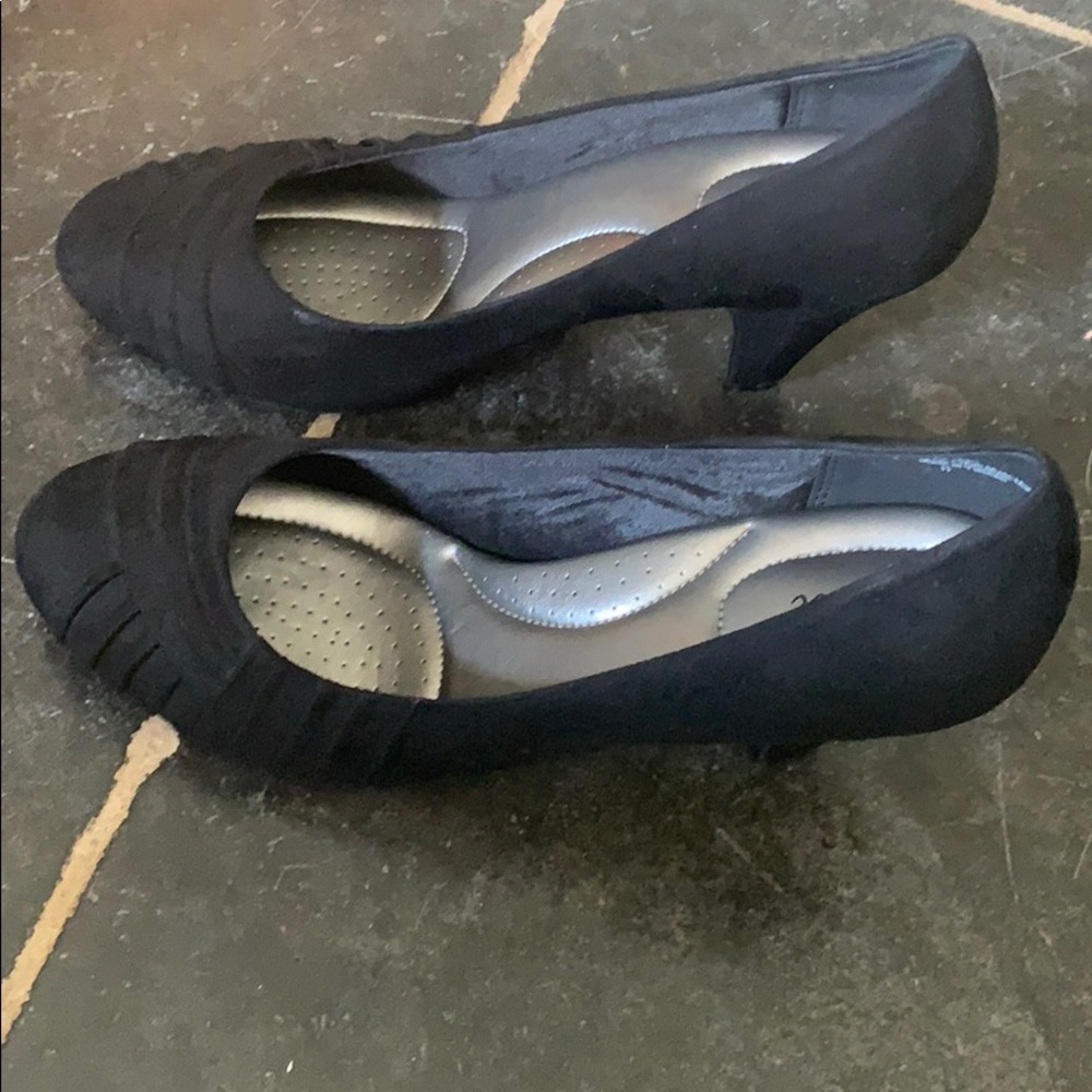 Abella black suede pumps